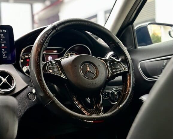 Mercedes-Benz GLA-Class GLA180 Urban Edition full