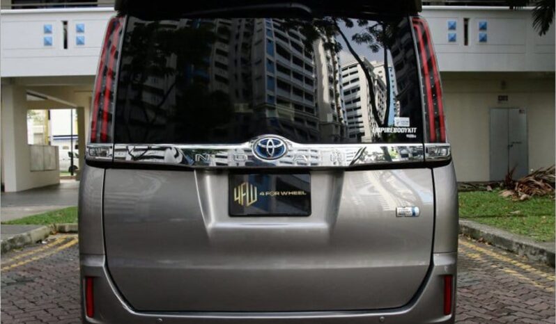 Toyota Noah Hybrid 1.8A X full