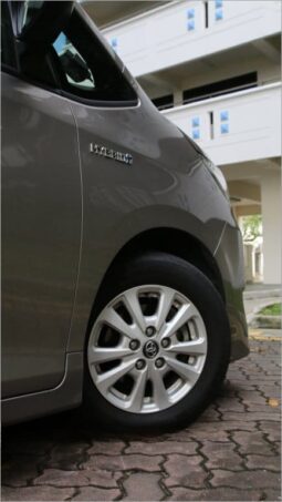 Toyota Noah Hybrid 1.8A X full