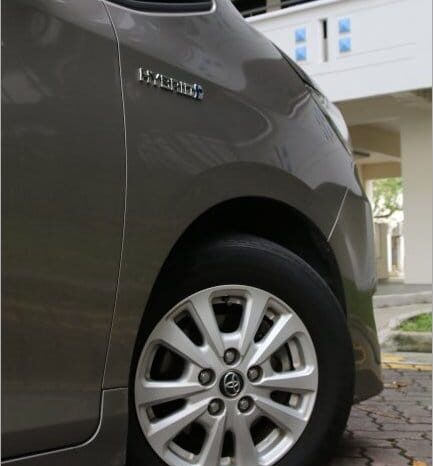 Toyota Noah Hybrid 1.8A X full